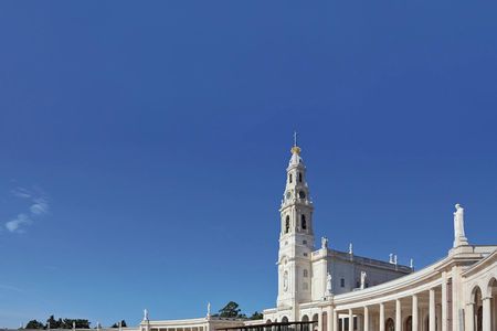 Guided tour of Óbidos, Nazaré, Batalha, Fátima from Lisbon