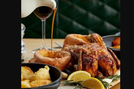Bottomless Sunday Roast at Smith’s Bar & Grill in London