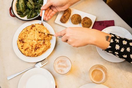 Barcelona Food Tour with Tapas & Drinks with a Local