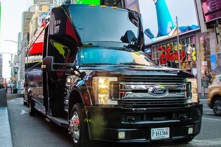 Discover New York closed-top bus tour with cruise