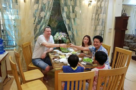 Food tasting with a local family in Ho Chi Minh City