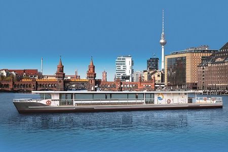 Solar-powered sunset cruise on Berlin's Spree River