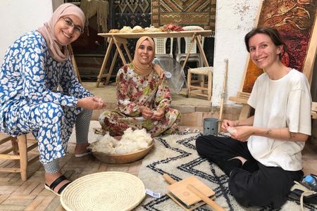 Fez experience in wool spinning workshop