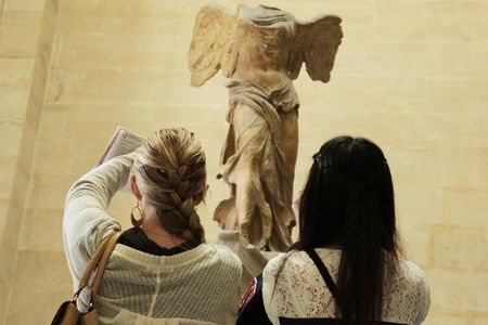Louvre Museum Masterpieces Guided Tour with Reserved Access