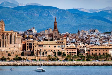 Palma de Mallorca: small-group walking tour with local pastry tasting