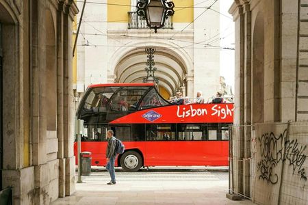 24-Hour 3 Lines Hop-On Hop-Off Tour and Digital Walking Tour