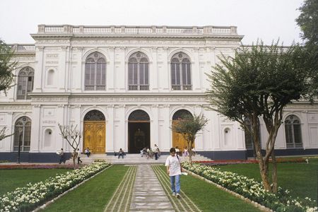 Evening guided tour of Lima Art Museum and Magic Water Circuit