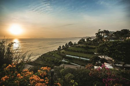 Miraflores and Barranco guided tour with pisco sour demonstration