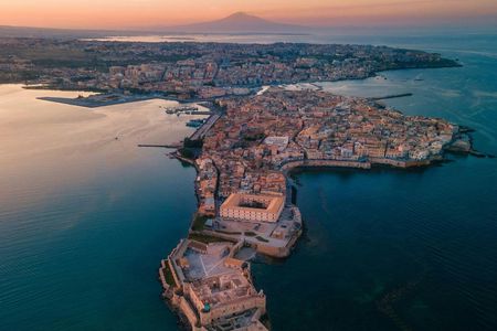 Ortigia Island and Grotte Marine boat tour with audioguide