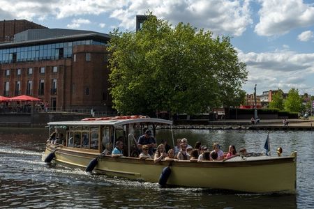 Stratford-upon-Avon river cruise with city audio tour