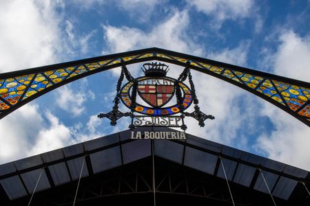 Food, wine and history guided tour with La Boqueria Market visit