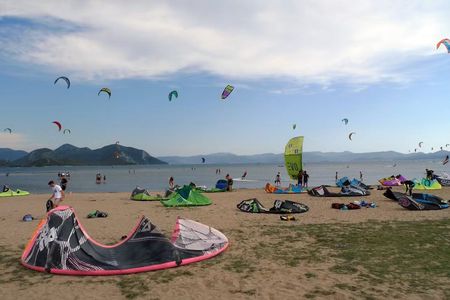 All-level kitesurfing in Delta Neretva from Dubrovnik