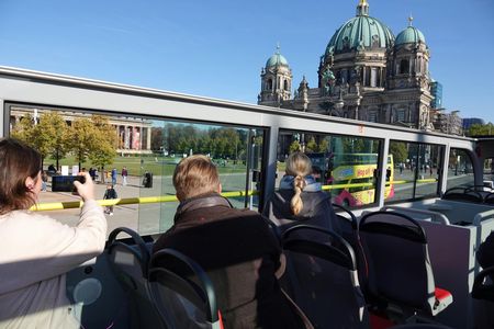 Hop-on hop-off city tour and Spree boat tour combo ticket for 24,48 or 72 hours