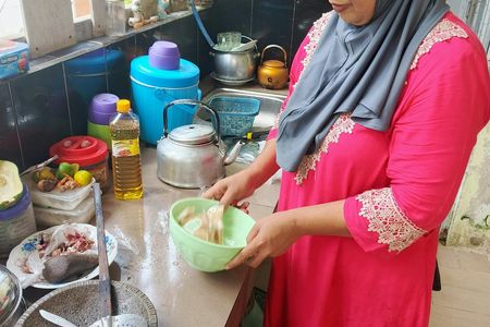 Food and culture tour with a local family in Praya