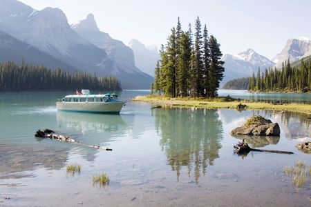 Maligne Valley wildlife and waterfalls tour with cruise