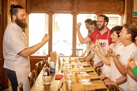 Semi-private cooking masterclass with wine and market visit
