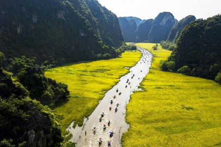 Full-day Hoa Lu and Tam Coc guided tour from Hanoi with lunch