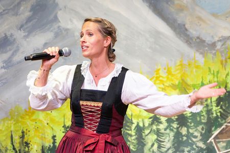 Gundolf Family Tyrolean folk show in Innsbruck with dinner option