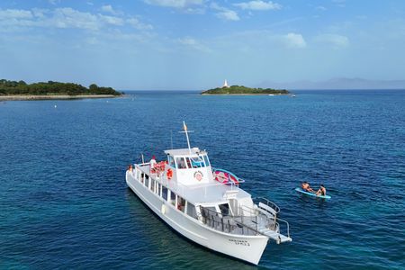 Morning boat tour in Alcudia Bay with tapas and snorkelling
