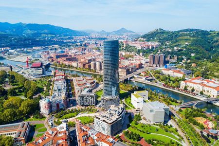Discover Bilbao in 60 Minutes with a Local