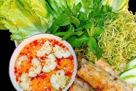 Farm-to-table experience at Tra Que with cooking class