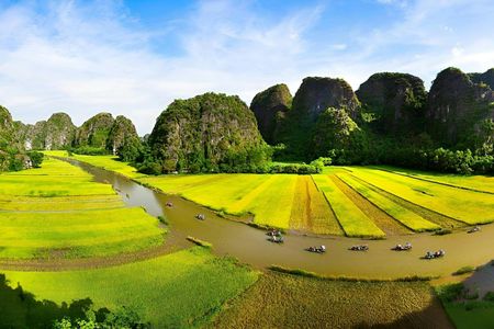 Hanoi to Ninh Binh day tour with lunch and activities
