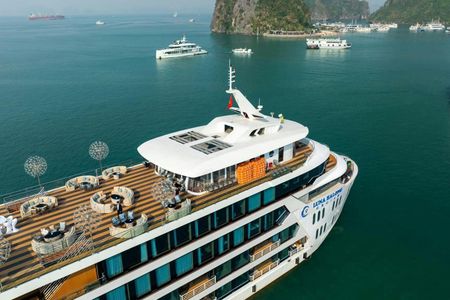 Ha Long Day Tour on Luxury Cruise with Buffet Lunch and Sunset party