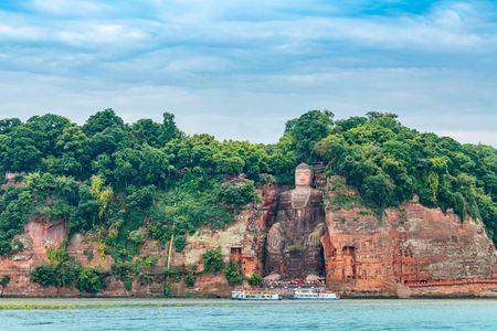 Private tour to the Leshan Giant Buddha with lunch and boat ride