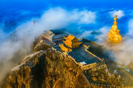 Private tour from Chengdu to Mount Emei with lunch and cable car