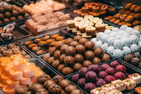 Zurich chocolate hunting tour with a local