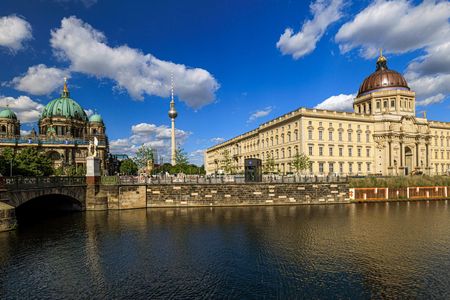 Historic Berlin Guided Walking Tour with Museum Island Pass