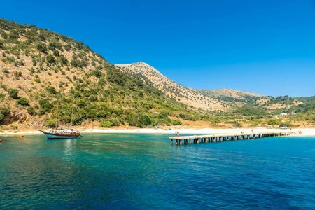 Sarandë boat tour to hidden caves and beaches with snorkelling