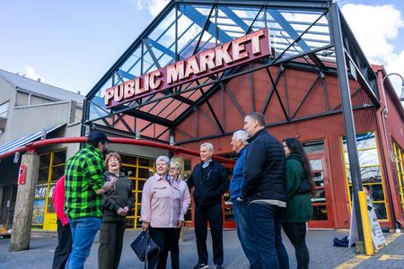 Small-group sightseeing city tour with Vancouver Lookout