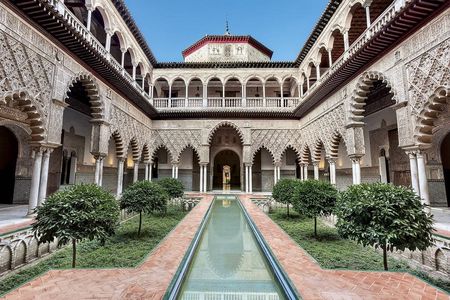 Royal Alcazar, Cathedral and Giralda small group tour