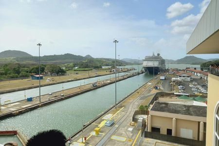 Guided tour of Panama Canal and historical landmarks in Panama City