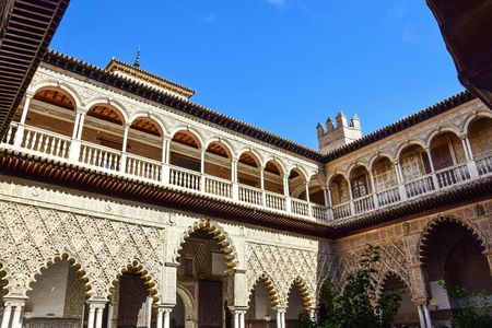 Guided tour of Real Alcázar of Seville, Cathedral and Giralda