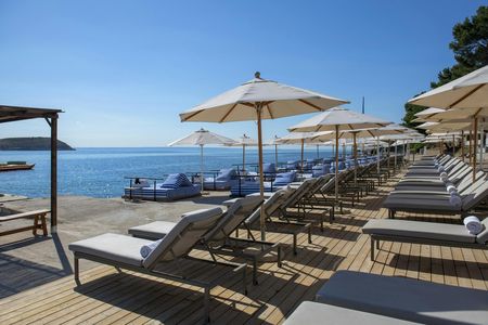 Mallorca beach bus experience with beach club entry