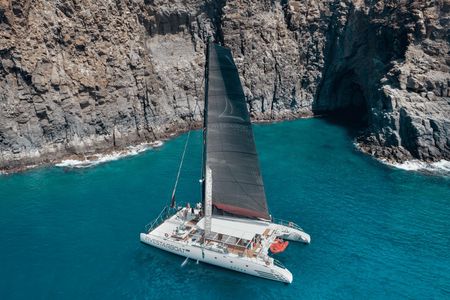 Catamaran cruise with brunch and unlimited drinks