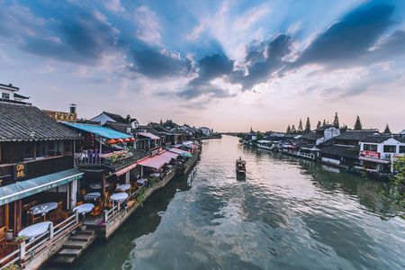 Shanghai city and Zhujiajiao water town private tour with lunch
