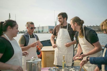 Gdańsk shipyard and port culinary cruise with pierogi tasting