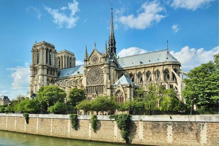 Notre Dame Cathedral Reserved Access with Guided Island Tour