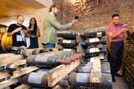 Old vintage wine tour and tasting with Tuscan lunch