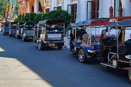 Tuk-tuk rental with driver for a 4-hour Chiang Mai temple experience