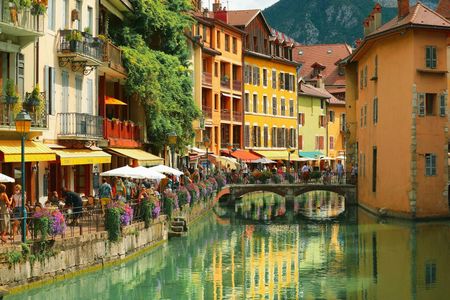 Annecy 2-hour introductory walking tour with a local