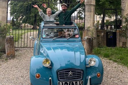 Graves and Sauternes private wine tour in a Citroën 2CV