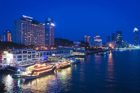 Xiamen night tour with Lujiang Cruise and Zhongshan Old Town
