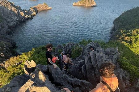 2-day 1-night Lan Ha Bay adventure tour from Cat Ba Town