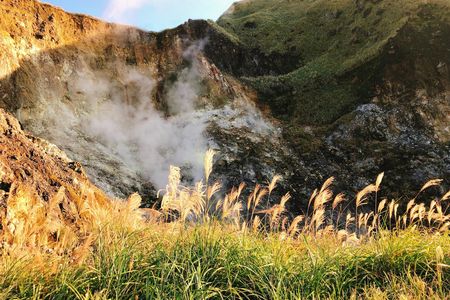 Full-Day Beitou and Yangmingshan Guided Tour from Taipei