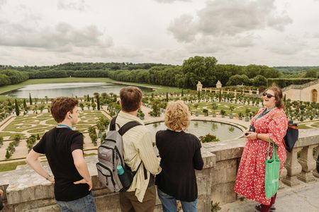 Small-Group Paris to Versailles Day Trip with Garden Stroll