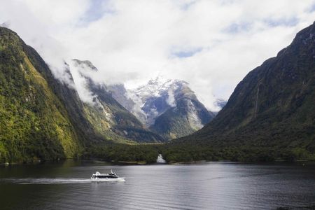 Milford Sound cruise from Te Anau